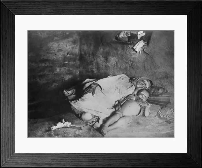 Framed Print : Starving mother and child in Osekevo Russia, Dec. 1921. Regions of Russia, Ukraine and Georgia experienced a drought, then famine in 1921