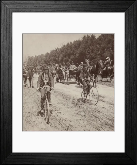 Framed Print : Jacob Coxey rides in a carriage toward Washington, accompanied by bicyclists and marchers