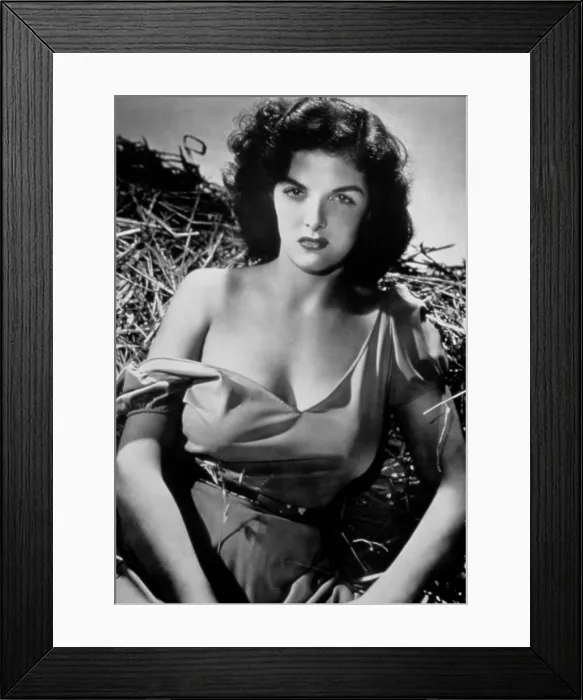 Framed Print : THE OUTLAW, Jane Russell, 1943 Framed Print : THE OUTLAW, Jane Russell, 1943