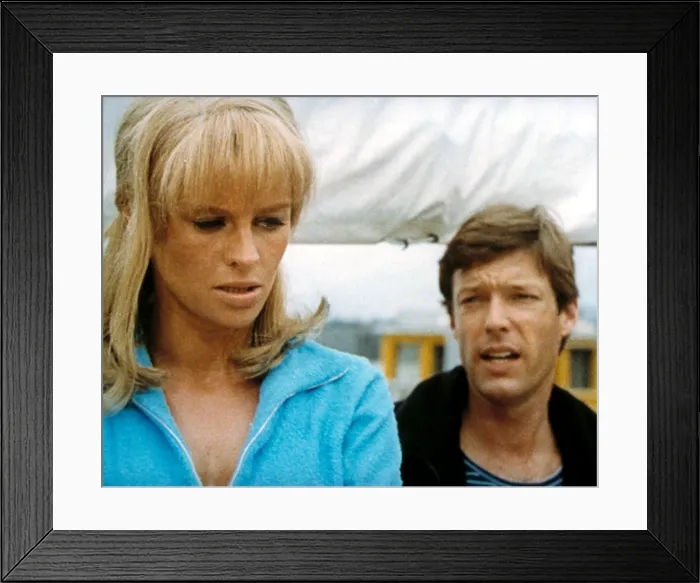 Framed Print : PETULIA, Julie Christie, Richard Chamberlain, 1968 Framed Print : PETULIA, Julie Christie, Richard Chamberlain, 1968