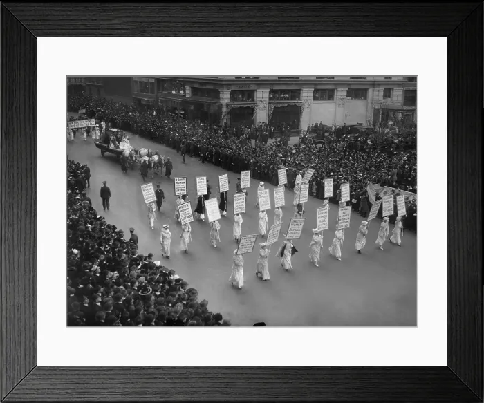 Framed Print : Suffrage Parade in New York City, Oct. 23, 1915. The 33, 000 marchers and 30 bands passed by spectators for over 4 hours