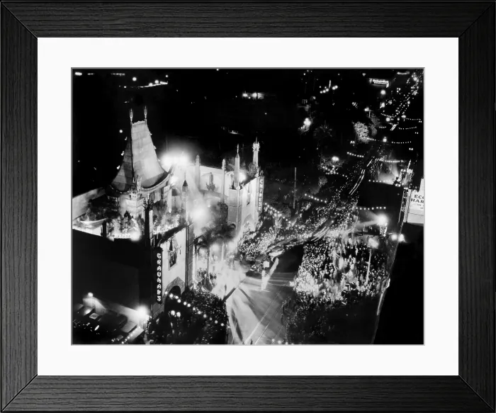 Framed Print : Hollywood's Grauman's Chinese, flooded with spot lights on a 1927 Hollywood opening night (BSLOC_2020_2_28) Framed Print : Hollywood's Grauman's Chinese, flooded with spot lights on a 1927 Hollywood opening night (BSLOC_2020_2_28)