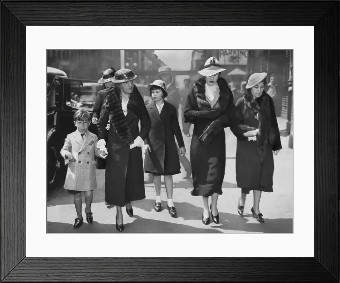 Framed Print : Young Gloria Vanderbilt, center, with her aunt, Gertrude Vanderbilt Whitney, left, and her glamorous mother, Gloria Morgan Vanderbilt, right
