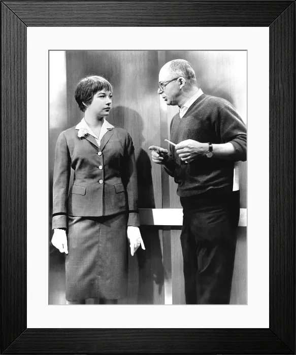 Framed Print : THE APARTMENT, Shirley MacLaine, director Billy Wilder on set, 1960. Courtesy: CSU Archives  /  Everett Collection