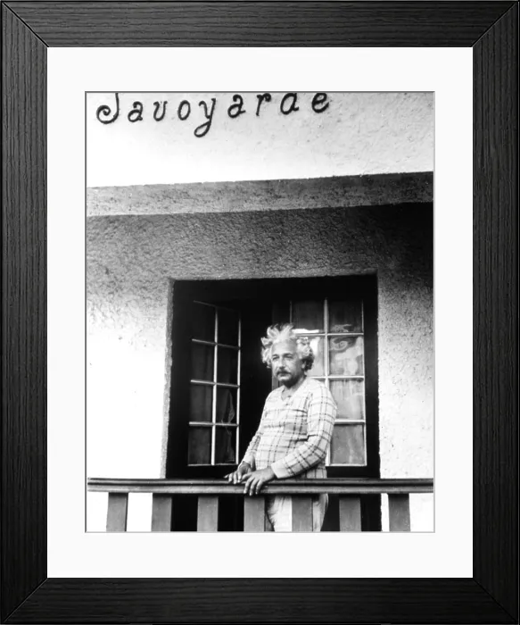 Framed Print : ALBERT EINSTEIN shortly after fleeing Nazi Germany, 9 / 15 / 33. Courtesy: CSU Archives  /  Everett Collection