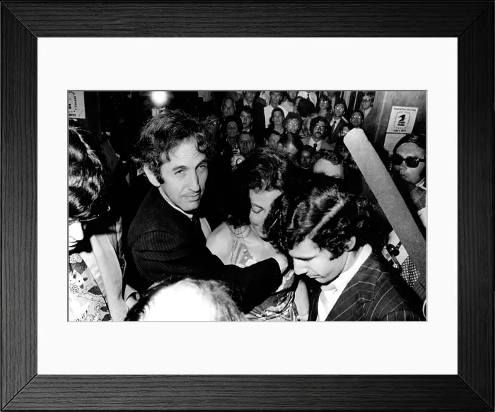 Framed Print : Pentagon Papers Defendant Daniel Ellsberg and wife Patricia. Here Daniel surrenders to authorities at Boston's Federal Building. Boston, MA 06-28-71 Framed Print : Pentagon Papers Defendant Daniel Ellsberg and wife Patricia. Here Daniel surrenders to authorities at Boston's Federal Building. Boston, MA 06-28-71