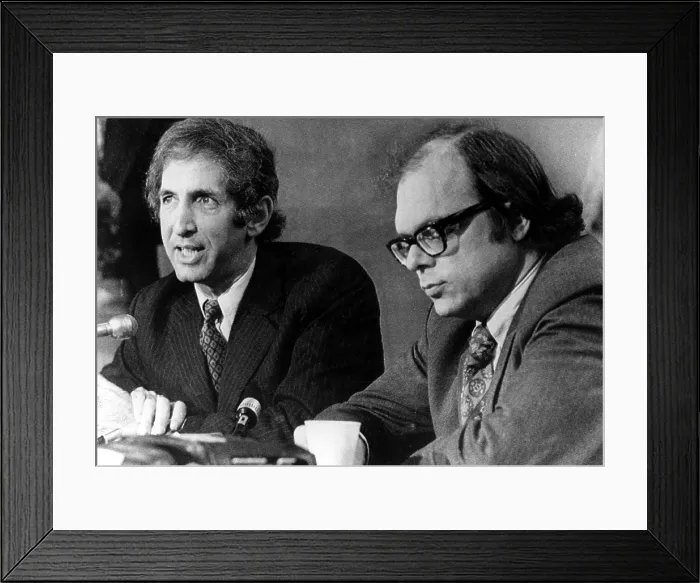 Framed Print : Pentagon Papers Defandants Daniel Ellsberg and Anthony Russo talk to reporters after Judge Matt Byrne declares a mistrial. Los Angeles, CA, 12-11-72