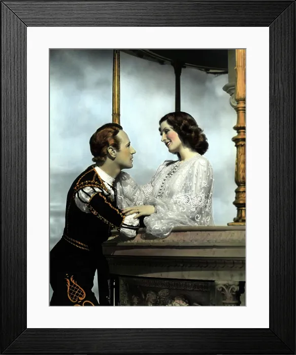 Framed Print : ROMEO AND JULIET, Leslie Howard, Norma Shearer, 1936, balcony scene