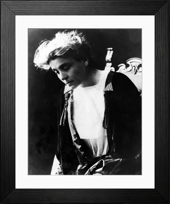 Framed Print : Italian actress Eleanora Duse, ca. 1909. photo: CSU / courtesy Everett Collection