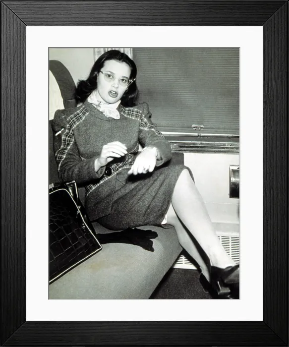 Framed Print : Gloria Vanderbilt DiCiacca found Reno bound in Chicago, 3 / 6 / 45. Courtesy: CSU Archives  /  Everett Collection