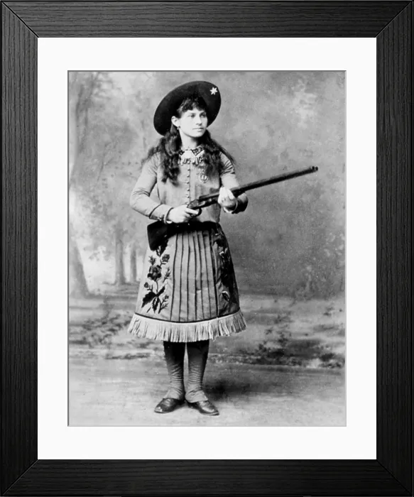 Framed Print : ANNIE OAKLEY. Courtesy: CSU Archives  /  Everett Collection