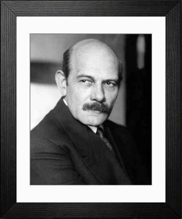 Framed Print : Gutzon Borglum, scupltor (designed Mount Rushmore), circa 1925. Courtesy: CSU Archives / Everett Collection Framed Print : Gutzon Borglum, scupltor (designed Mount Rushmore), circa 1925. Courtesy: CSU Archives / Everett Collection