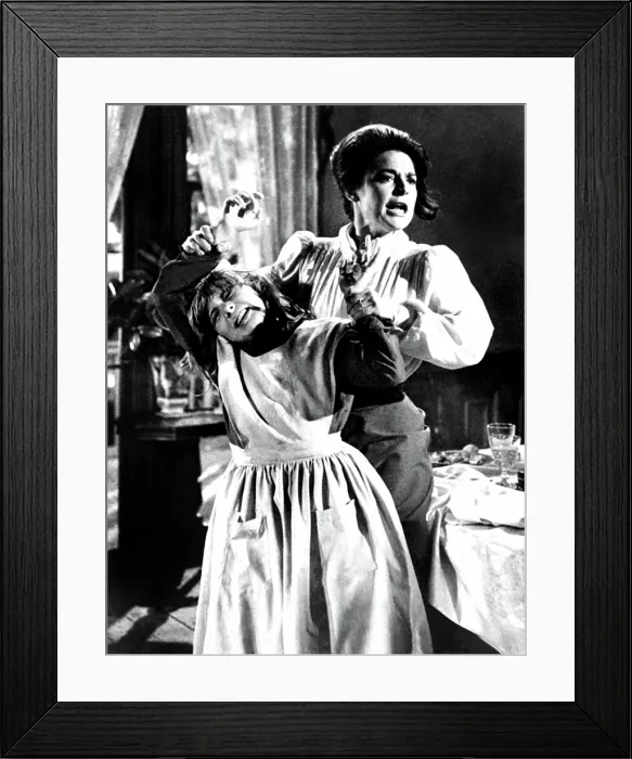 Framed Print : THE MIRACLE WORKER, Patty Duke, Anne Bancroft, 1962 Framed Print : THE MIRACLE WORKER, Patty Duke, Anne Bancroft, 1962