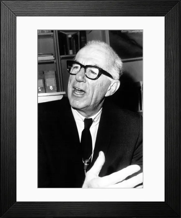 Framed Print : DR. BENJAMIN SPOCK, 1968. Courtesy: CSU Archives  /  Everett Collection