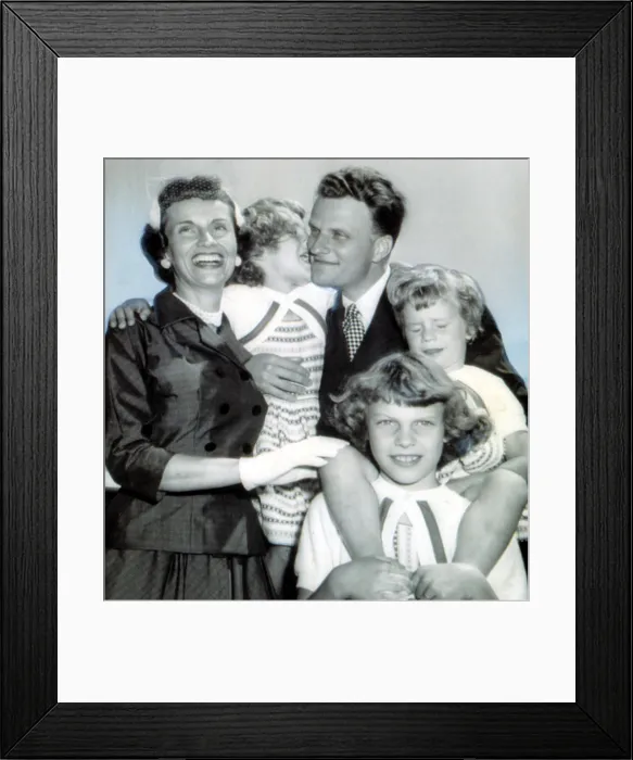 Framed Print : Billy Graham greeted by wife, Ruth & daughters Virginia, 8, Anne, 6, and Ruth, 3. 7 / 6 / 54.. Courtesy: CSU Archives  /  Everett Collection
