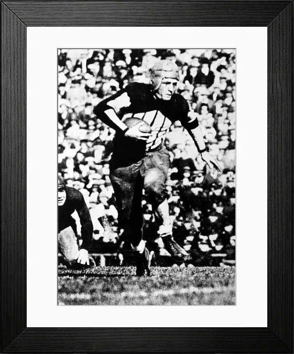 Framed Print : Harold Red Grange as University of Illinois junior halfback, 1927.Courtesy: CSU Archives / Everett Collection