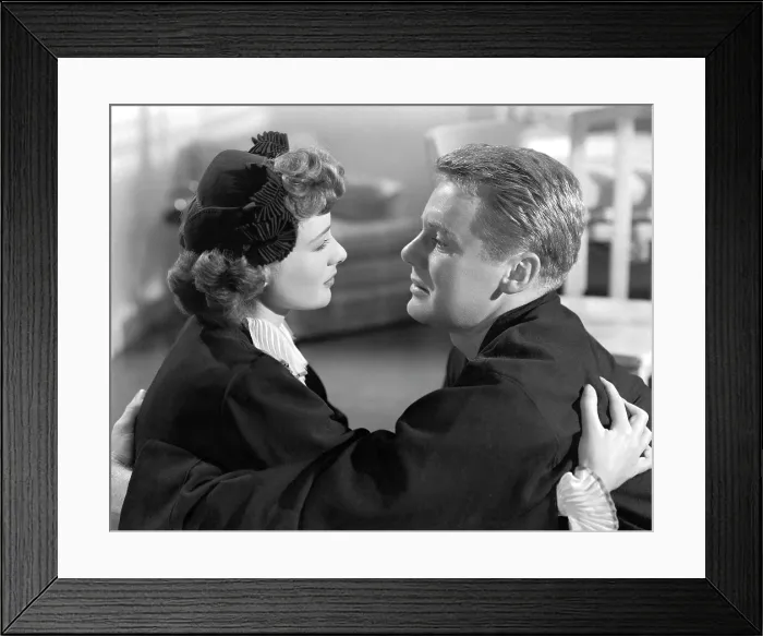 Framed Print : THIRTY SECONDS OVER TOKYO, Phyllis Thaxter, Van Johnson, 1944