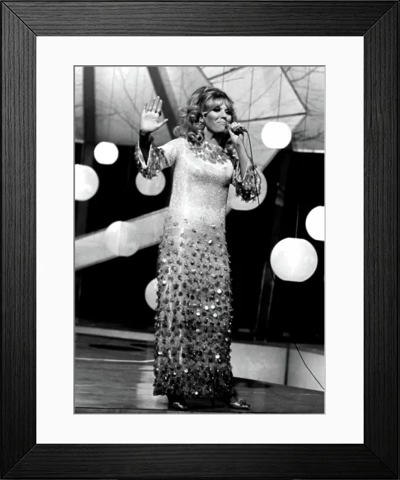 Framed Print : Dusty Springfield around 1970. Courtesy: CSU Archives  /  Everett Collection