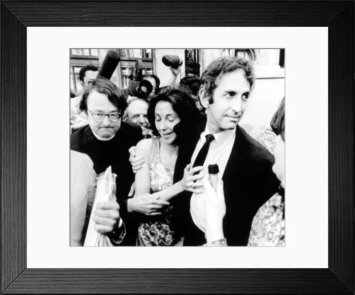 Framed Print : Pentagon Papers Defendant Daniel Ellsberg and wife Patricia, 06 / 28 / 71.. Courtesy: CSU Archives  /  Everett Collection