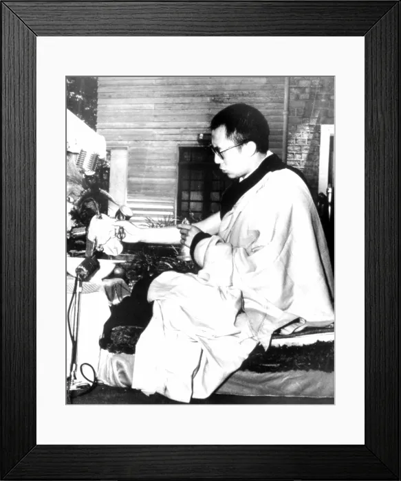 Framed Print : Dalai Lama, 5 / 27 / 59. Courtesy: CSU Archives  /  Everett Collection