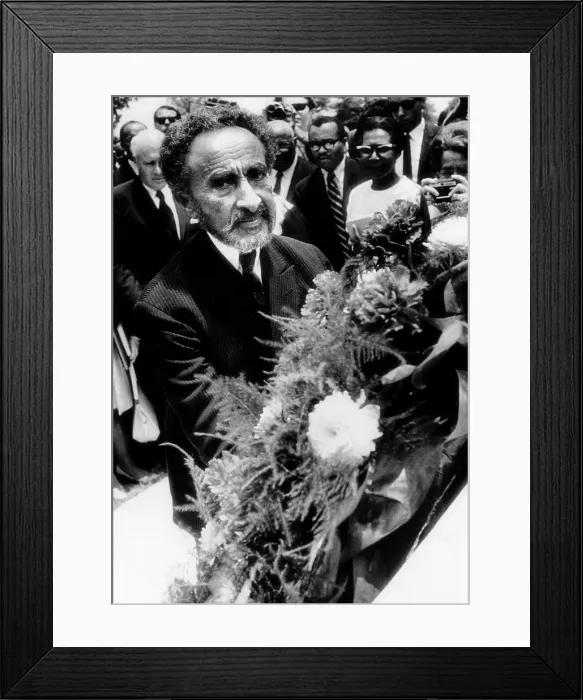 Framed Print : Emperor Haile Selassie places a wreath at the tomb of Martin Luther King Jr, July 10, 1969. Courtesy: CSU Archives / Everett Collection