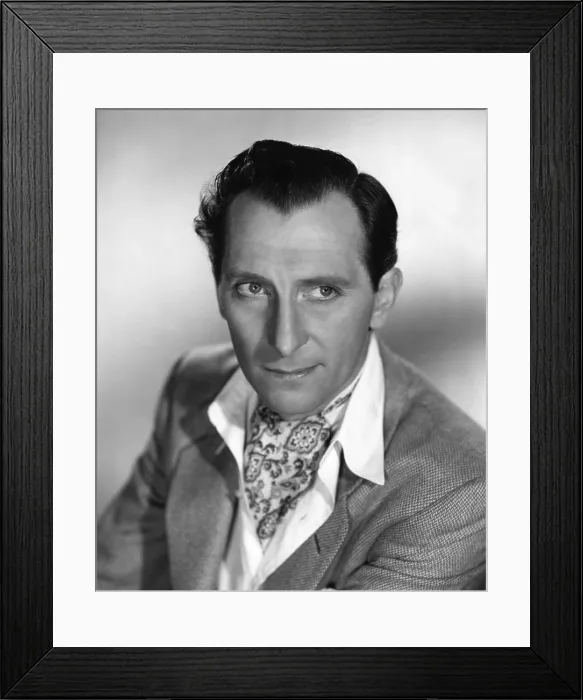 Framed Print : THE END OF THE AFFAIR, Peter Cushing, 1955