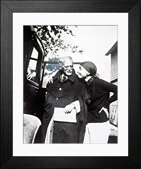 Framed Print : GEORGIA O'KEEFFE, and ALFRED STIEGLITZ, 1936. Photo courtesy: Everett / CSU Archives