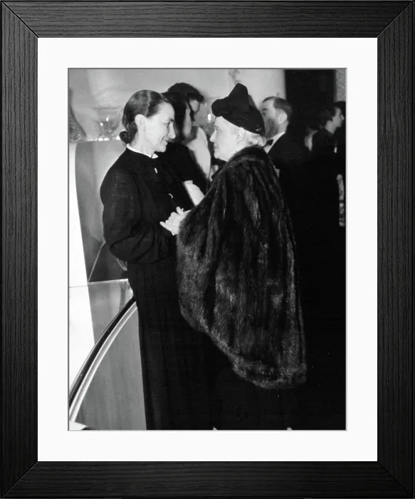 Framed Print : GEORGIA O'KEEFFE, greeting Mrs. Chester Dale, a well-known art collector, January, 1940. Photo courtesy: Everett / CSU Archives Framed Print : GEORGIA O'KEEFFE, greeting Mrs. Chester Dale, a well-known art collector, January, 1940. Photo courtesy: Everett / CSU Archives