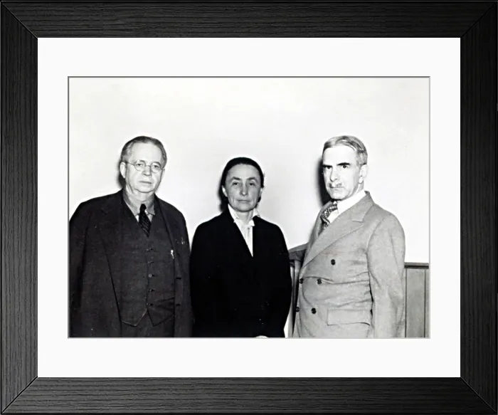 Framed Print : Artists, MAHONRI YOUNG, and GEORGIA O'KEEFFE, with George W. Eggers, Head of Fine Arts at City College, NYC, April, 1937. Photo courtesy: Everett / CSU Archives