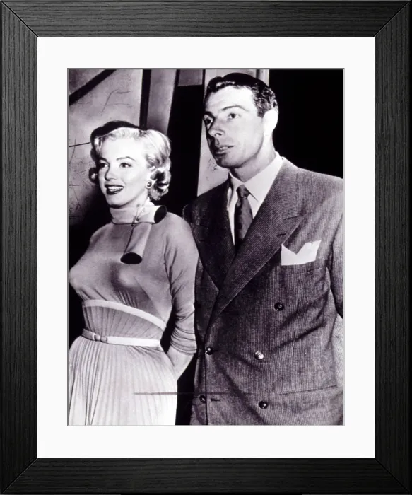 Framed Print : Marilyn Monroe, Joe DiMaggio, 1952. Courtesy: CSU Archives  /  Everett Collection