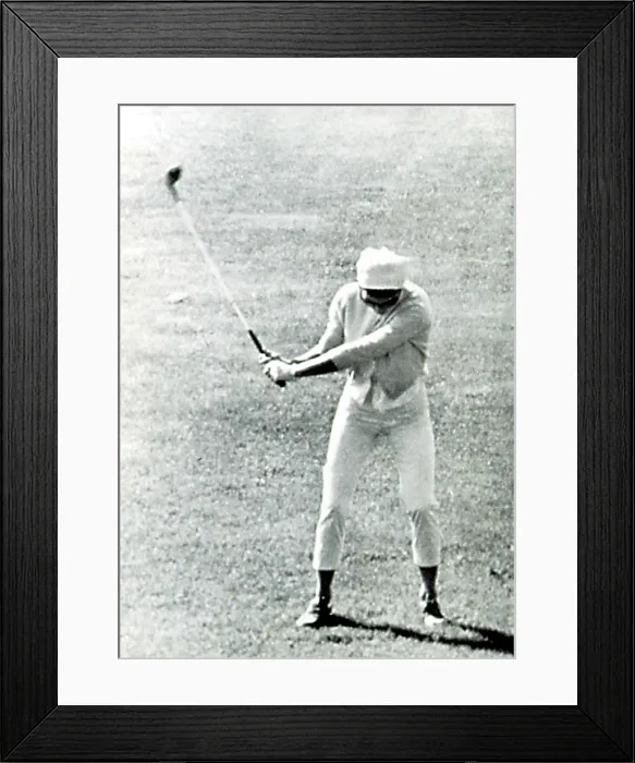 Framed Print : JACQUELINE KENNEDY, playing golf in Newport, RI, 9 / 30 / 61.. Courtesy: CSU Archives  /  Everett Collection