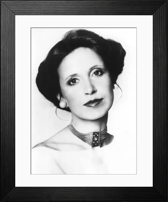 Framed Print : DANIELLE STEEL, portrait. Courtesy: CSU Archives  /  Everett Collection