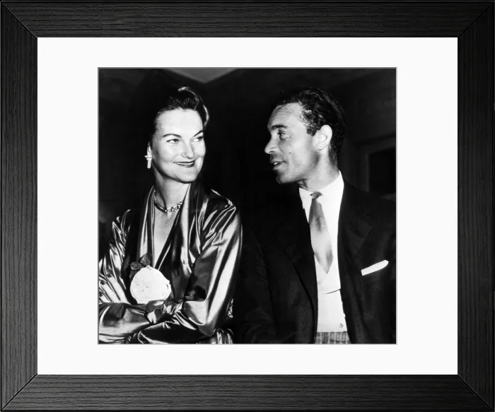 Framed Print : Doris Duke and husband Porfirio Rubirosa, Paris, France, September 1, 1947.. Courtesy: CSU Archives  /  Everett Collection