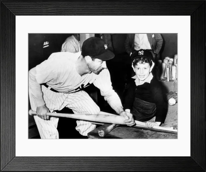 Framed Print : Joe DiMaggio shows his son, Joe Jr. how to bone down a baseball bat, 1946. Courtesy: CSU Archives / Everett Collection Framed Print : Joe DiMaggio shows his son, Joe Jr. how to bone down a baseball bat, 1946. Courtesy: CSU Archives / Everett Collection