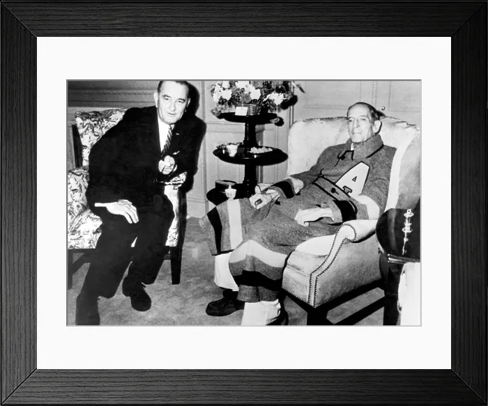 Framed Print : President Lyndon B. Johnson, visits former General Douglas MacArthur, at Walter Reed Hospital circa 1964. Courtesy: CSU Archives / Everett Collection