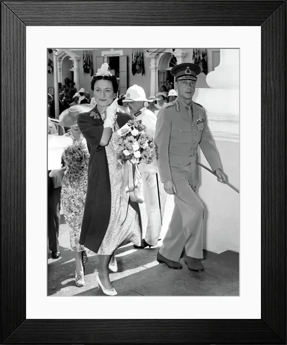 Framed Print : Duke and Duchess of windsor entering the government building in Nassau, 8 / 18 / 40. Courtesy: CSU Archives  /  Everett Collection