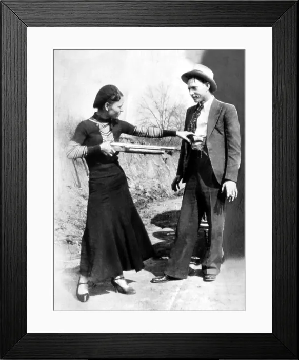 Framed Print : Bonnie Parker and Clyde Barrow, 1933. Courtesy: CSU Archives  /  Everett Collection