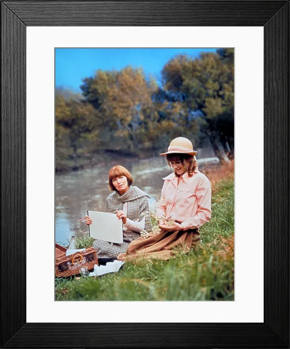 Framed Print : WOMEN IN LOVE, Glenda Jackson, Jennie Linden, 1969 Framed Print : WOMEN IN LOVE, Glenda Jackson, Jennie Linden, 1969