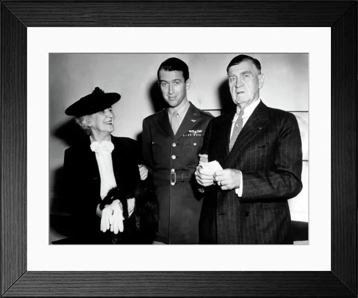 Framed Print : COLONEL JAMES STEWART with his parents, 9 / 1 / 45. Courtesy: CSU Archives  /  Everett Collection