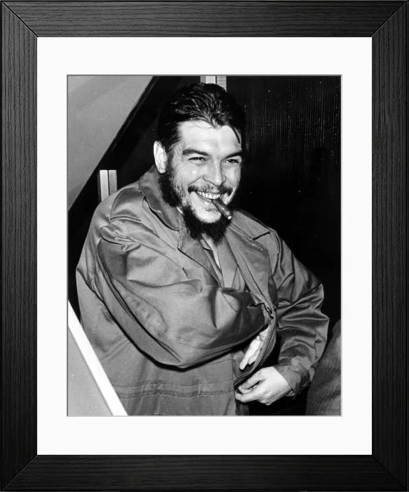 Framed Print : ERNESTO CHE GUEVARA, 12 / 11 / 64, after addressing US in a speech before the UN General Assembly--United Nations Building, NY.. Courtesy: CSU Archives  /  Everett Collection