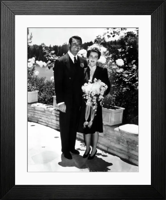 Framed Print : Newlyweds CARY GRANT and BARABARA HUTTON happily pose for the cameras, 1942. Courtesy: CSU Archives  /  Everett Collection