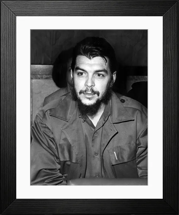 Framed Print : Ernesto Che Guevara steps off a plane in Havana, Cuba, after a three month propaganda tour of the new African nations, March 15, 1965