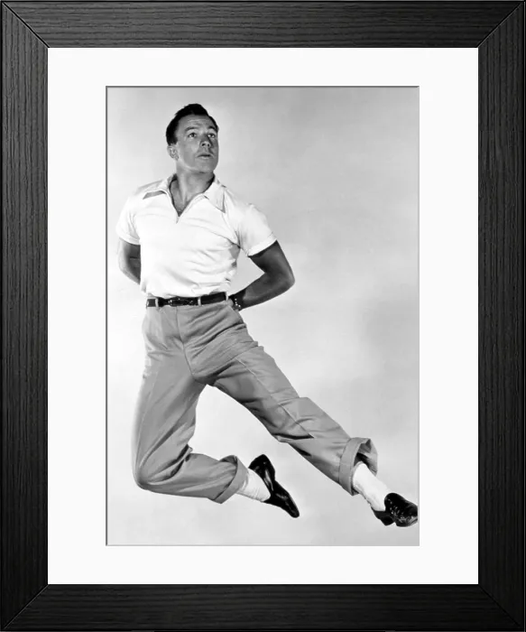 Framed Print : GENE KELLY. Courtesy: CSU Archives  /  Everett Collection