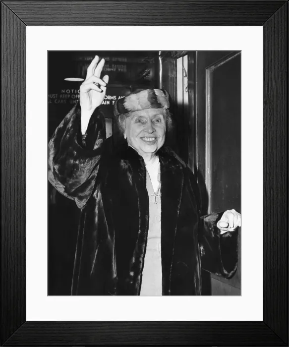 Framed Print : Helen Keller, at a dinner reception in her honor, New York, January 12, 1954.. Courtesy: CSU Archives  /  Everett Collection