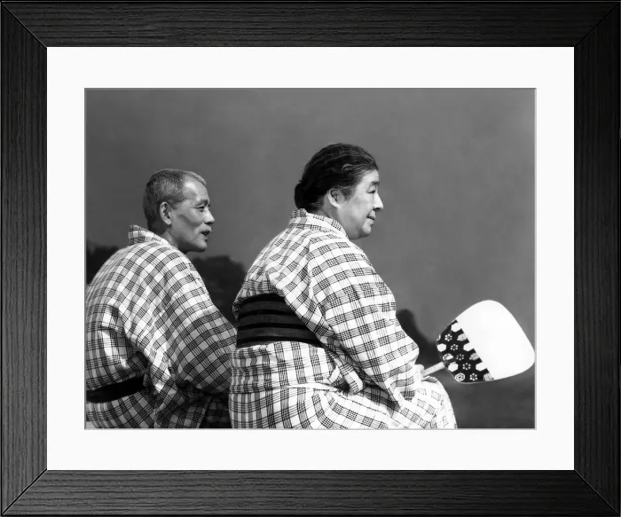 Framed Print : TOKYO STORY, (aka TOKYO MONOGATARI), from left: Chishu Ryu, Chieko Higashiyama, 1953