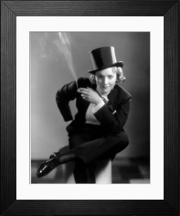 Framed Print : MOROCCO, Marlene Dietrich, 1930 Framed Print : MOROCCO, Marlene Dietrich, 1930