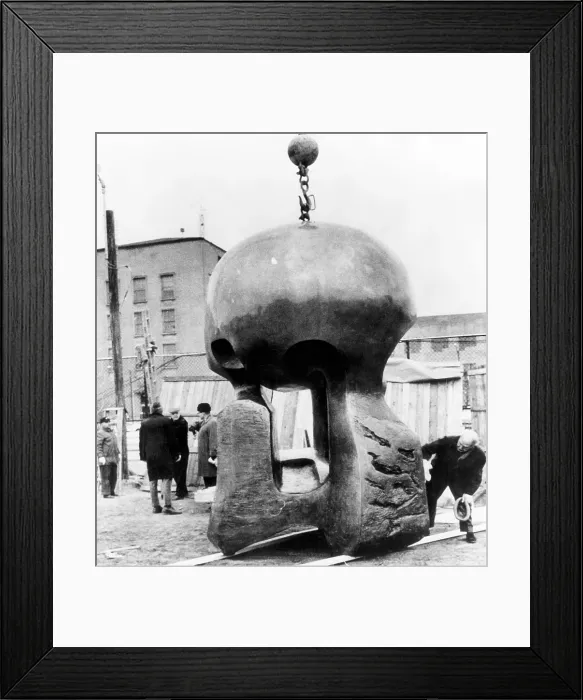 Framed Print : Henry Moore (far right), examining his work Nuclear Energy, on the University of Chicago campus, Illinois, 1967.. Courtesy: CSU Archives / Everett Collection Framed Print : Henry Moore (far right), examining his work Nuclear Energy, on the University of Chicago campus, Illinois, 1967.. Courtesy: CSU Archives / Everett Collection