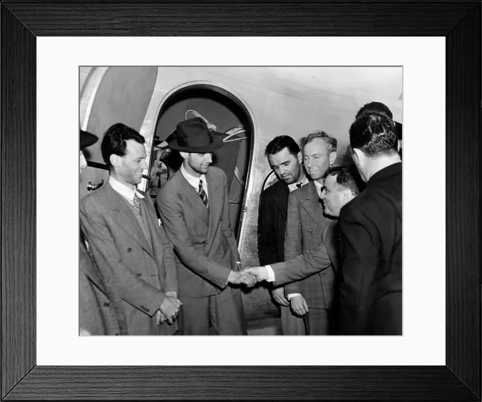 Framed Print : Flight mechanic Ed Lund, Howard Hughes, navigator Thomas Thurlow, and navigator Harry P.M. Connor greet Mayor Fiorello LaGuardia after their flight around the world, 1938