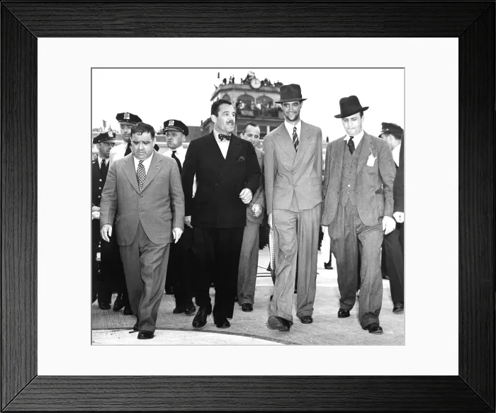 Framed Print : Mayor LaGuardia, Grover Whalen, head of World's Fair'39, Howard Hughes & Al Lodwick, flight manager, at Floyd Bennett Field, NYC after his round the world flight, 7 / 14 / 38