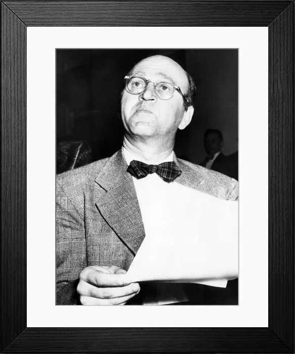 Framed Print : Howard Da Silva refuses to answer questions before the House Un-American Activities Committee, 1951. Courtesy: CSU Archives / Everett Collection